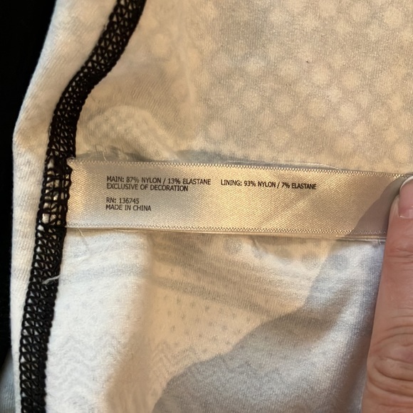 Super cute and comfy Lorna Jane hoodie with front zip and thumb holes. - Picture 9 of 15